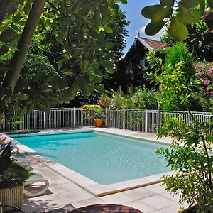 מלון Le Chalet Fleuri, Saint-Rémy-de-Provence
